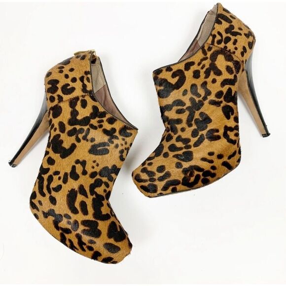 Vince Camuto Women's Jerrell Ankle Boots Bootie Leopard Print Fur Hair Size 6.5B - Picture 1 of 8
